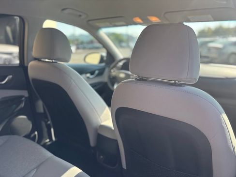 Used 2023 Hyundai Kona SE FWD image 17