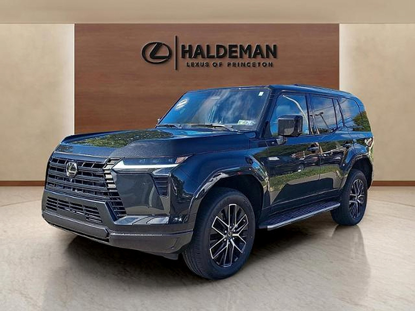 Certified 2024 Lexus GX 550 w/ Accessory Package (Z1) AWD/4WD image 3