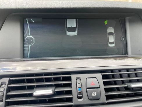 Used 2011 BMW 550i xDrive Sedan AWD/4WD image 19