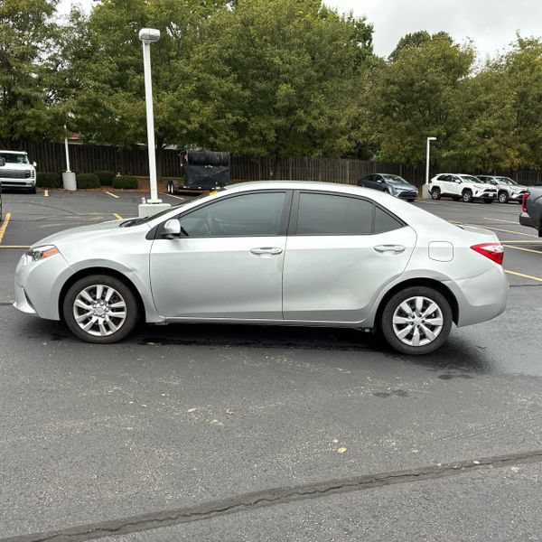Used 2014 Toyota Corolla LE FWD image 3