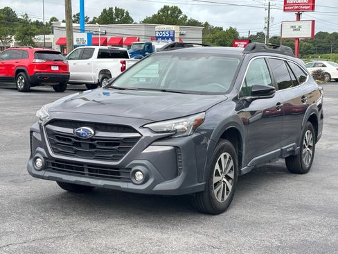 Used 2023 Subaru Outback Premium AWD/4WD image 1