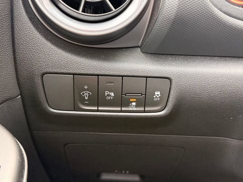 Used 2023 Hyundai Kona Limited FWD image 32