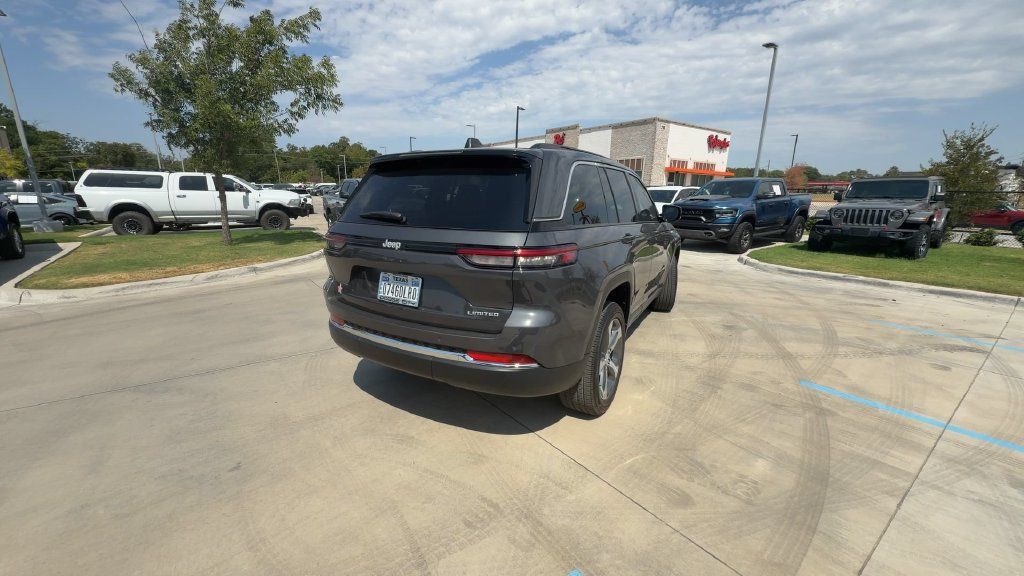 Used 2025 Jeep Grand Cherokee Limited RWD image 4