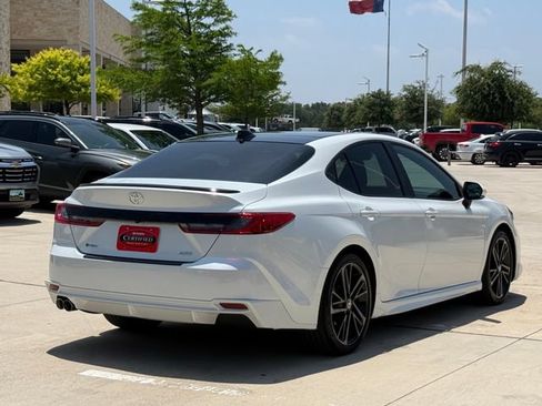 Used 2025 Toyota Camry XSE FWD image 4