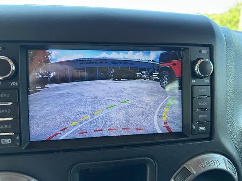 Used 2018 Jeep Wrangler Sport w/ Connectivity Group AWD/4WD image 13