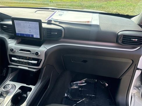 Used 2023 Ford Explorer XLT image 36