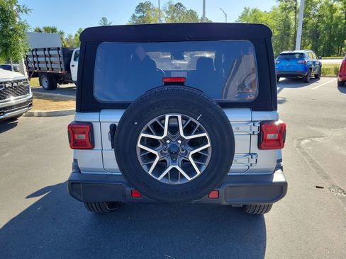 Used 2024 Jeep Wrangler Sahara image 9
