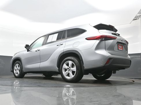 Used 2023 Toyota Highlander LE AWD/4WD image 28