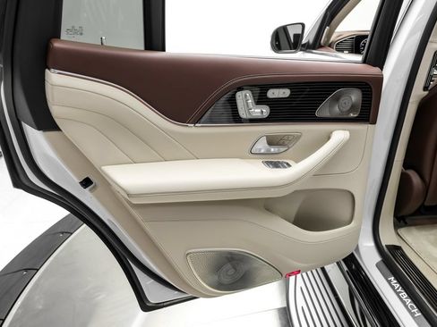 Used 2026 Mercedes-Benz Maybach GLS 600 4MATIC image 46