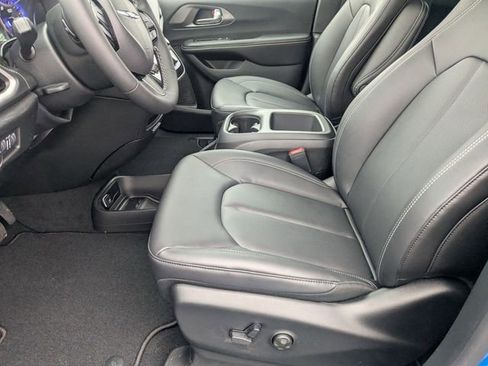 New 2026 Chrysler Pacifica Select w/ S Appearance Package FWD image 12