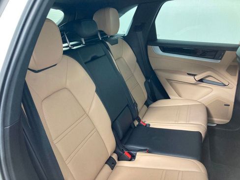 Certified 2024 Porsche Cayenne image 21