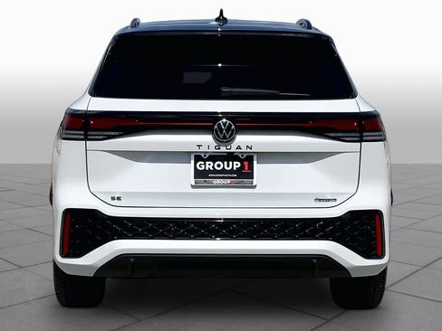 Used 2025 Volkswagen Tiguan SE R-Line AWD/4WD image 5