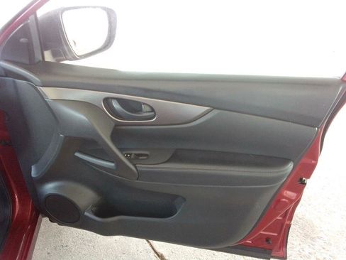 Used 2018 Nissan Rogue Sport S image 19