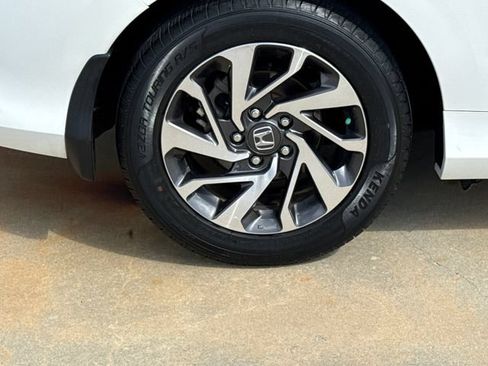 Used 2019 Honda Civic LX image 9