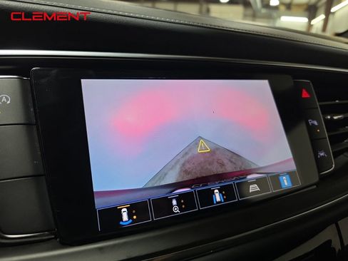 Used 2024 Buick Enclave Premium image 18