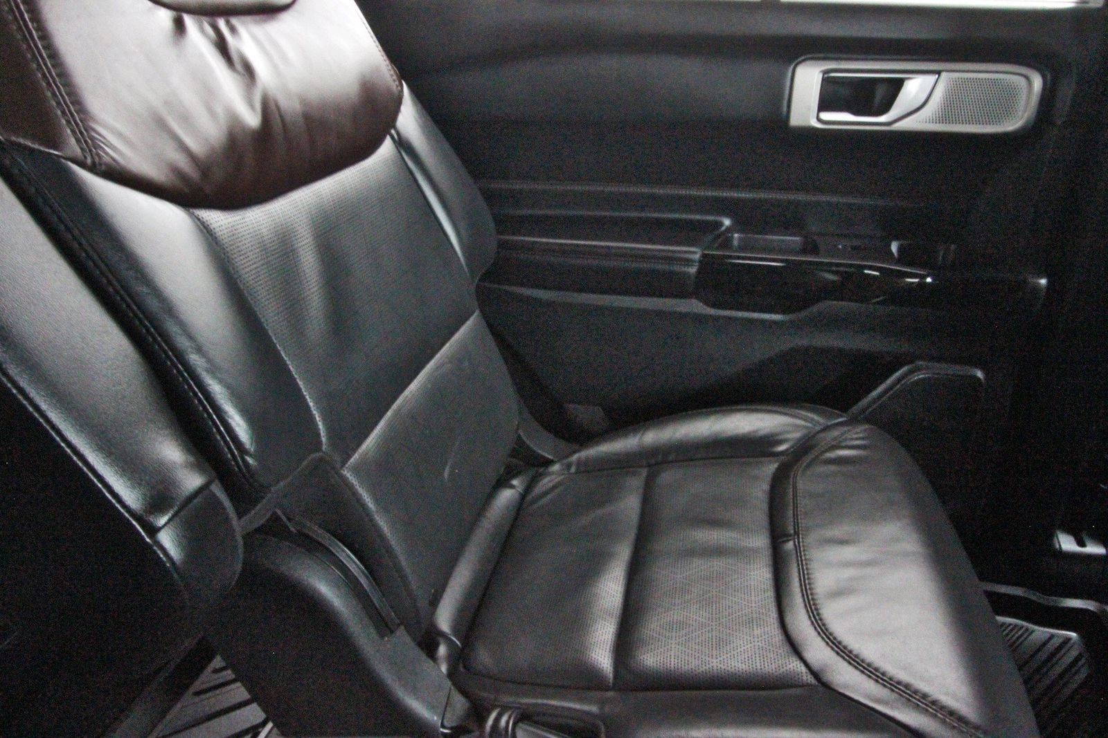 Used 2022 Ford Explorer Platinum w/ Equipment Group 601A RWD image 16