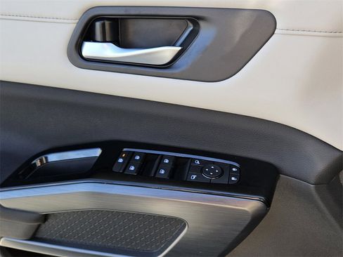 New 2025 Nissan Pathfinder SL w/ SL Premium Package image 31