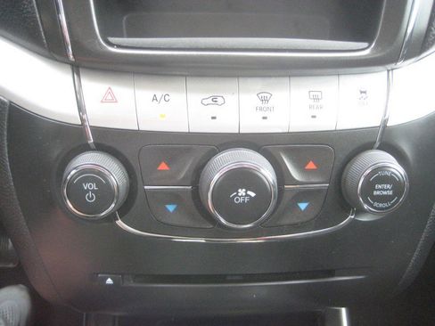 Used 2020 Dodge Journey SE w/ SE Popular Equipment Group FWD image 20