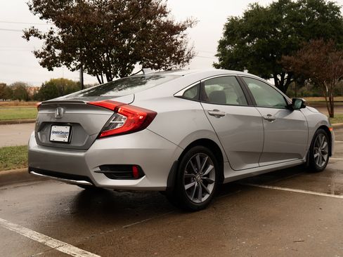 Used 2019 Honda Civic EX image 9