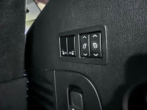 Used 2019 Cadillac Escalade Premium Luxury image 5