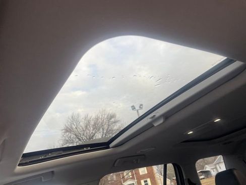 Used 2023 GMC Acadia SLT w/ Trailering Package image 35