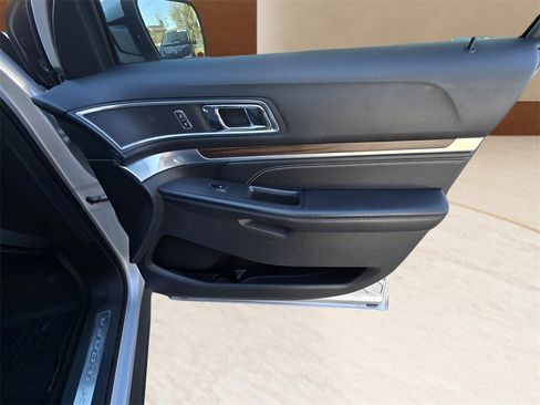 Used 2017 Ford Explorer Limited image 63