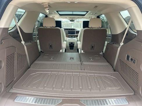 Used 2023 GMC Yukon Denali w/ Denali Reserve Package image 28