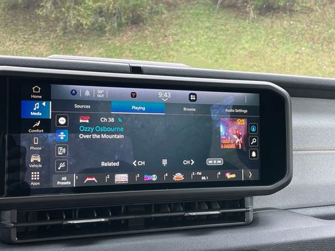 New 2025 Jeep Gladiator Sport image 35