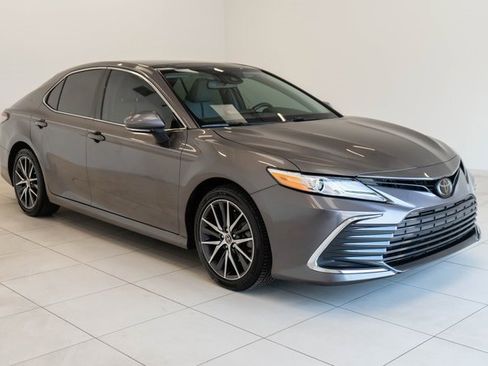 Used 2023 Toyota Camry XLE image 7
