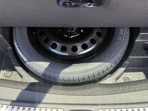 Used 2021 Buick Envision Essence w/ Technology Package I FWD image 34
