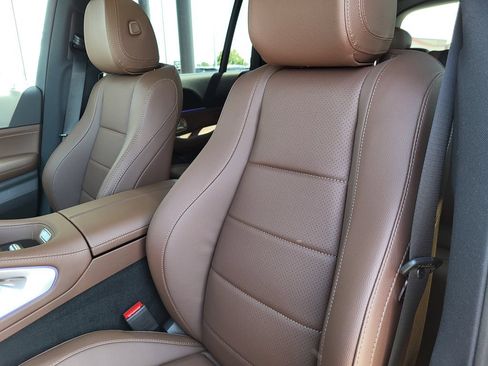 Used 2025 Mercedes-Benz GLS 450 4MATIC image 14