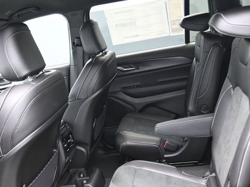 New 2025 Jeep Grand Cherokee L Altitude image 14