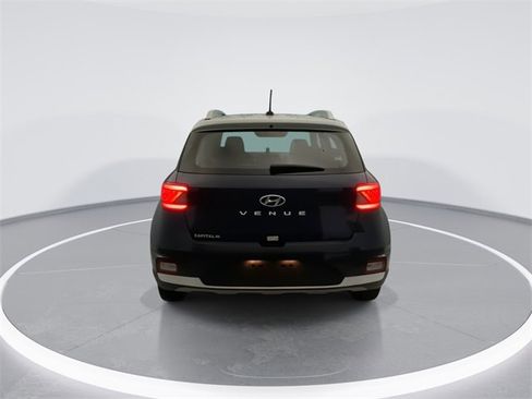 Used 2024 Hyundai Venue Limited image 3