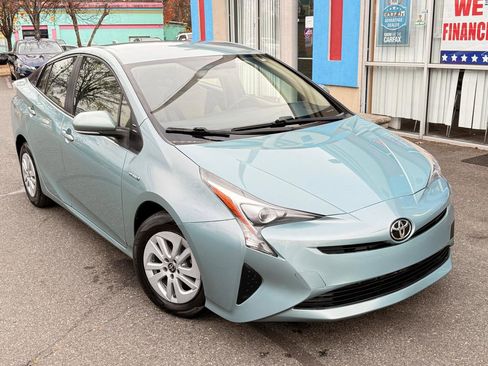 Used 2016 Toyota Prius Two FWD image 4