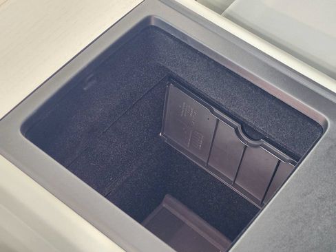 Used 2025 Volvo EX90 Ultra AWD/4WD image 44