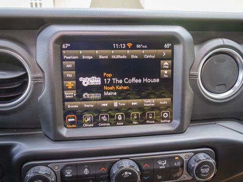 Used 2022 Jeep Wrangler Unlimited Sahara w/ Cold Weather Group AWD/4WD image 19