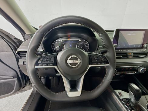 Used 2023 Nissan Altima 2.5 SR FWD image 11