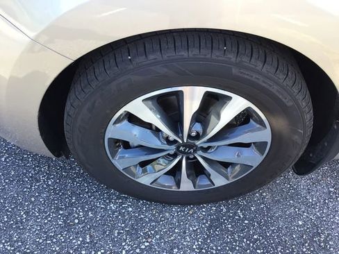 Used 2015 Kia Sedona SX FWD image 17