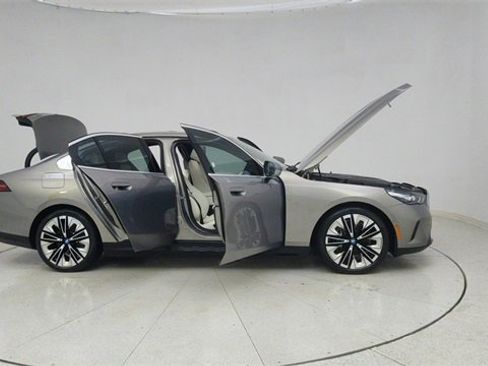 Used 2025 BMW i5 xDrive40 image 75