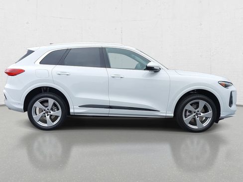 Certified 2025 Audi Q5 Premium Plus w/ Premium Plus AWD/4WD image 4
