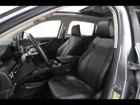 Used 2023 Lincoln Nautilus Reserve image 6