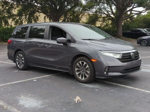 Used 2024 Honda Odyssey EX-L image 3