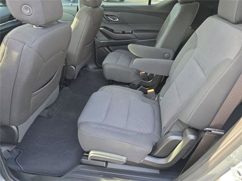 Used 2023 Chevrolet Traverse LT image 13