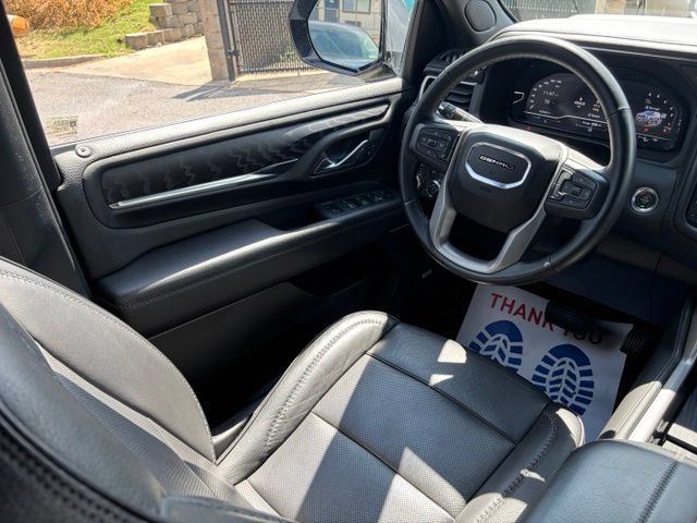 Used 2023 GMC Yukon XL Denali AWD/4WD image 32