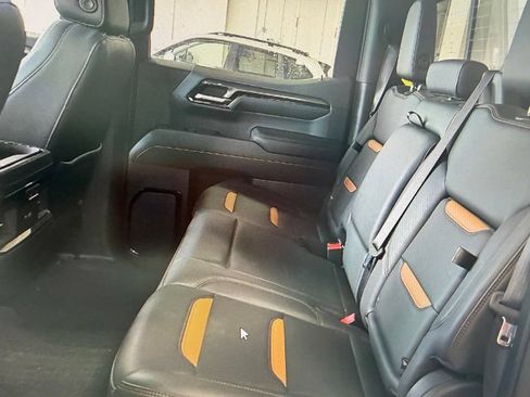 Used 2022 GMC Sierra 1500 AT4 w/ AT4 Premium Package AWD/4WD image 5