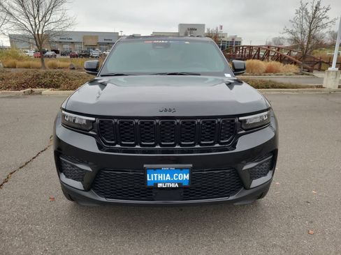 New 2025 Jeep Grand Cherokee Altitude image 14
