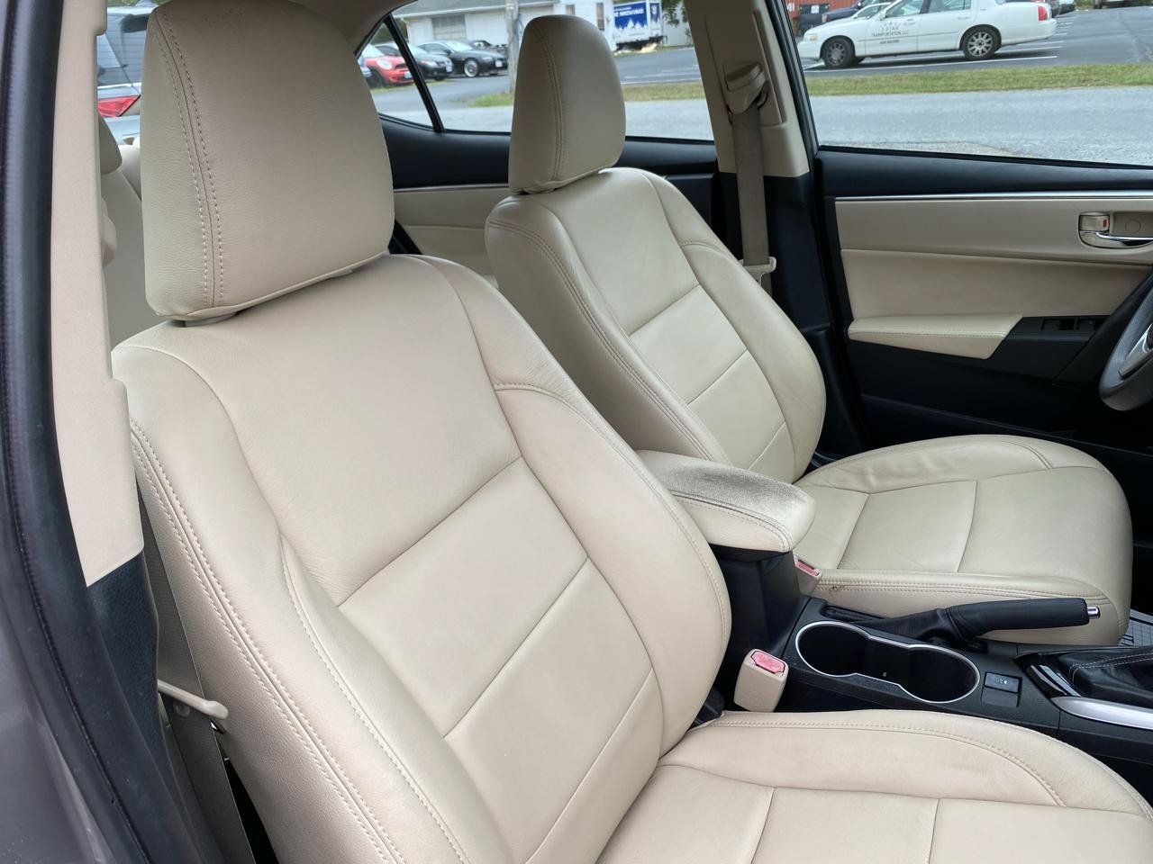 Used 2014 Toyota Corolla LE FWD image 9