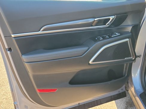 Used 2024 Kia Telluride S image 19