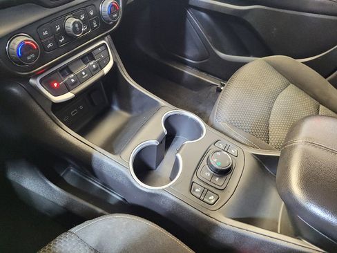 Used 2022 GMC Terrain SLE w/ Driver Convenience Package image 26