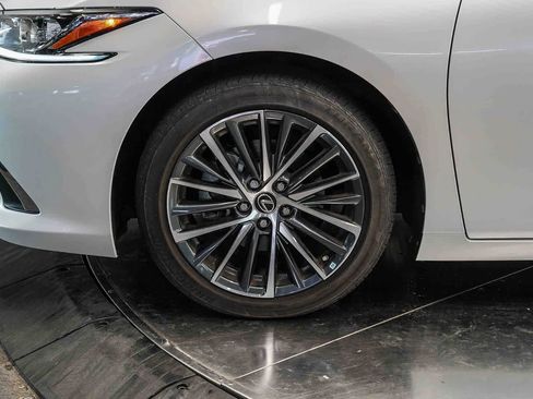 Used 2023 Lexus ES 350 w/ Premium Package FWD image 9